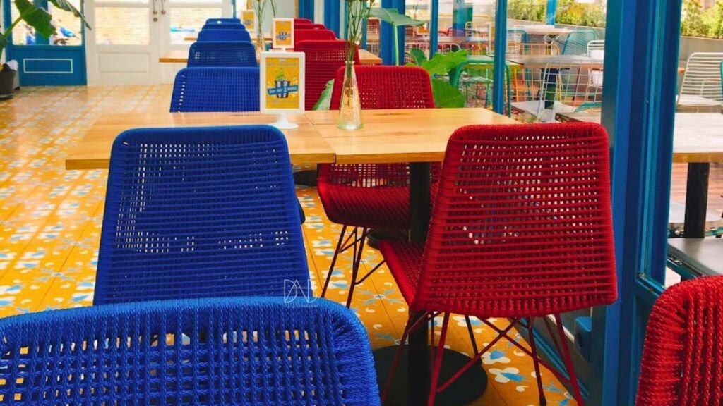 Captivating atmosphere with carefully selected restaurant lounge furniture.