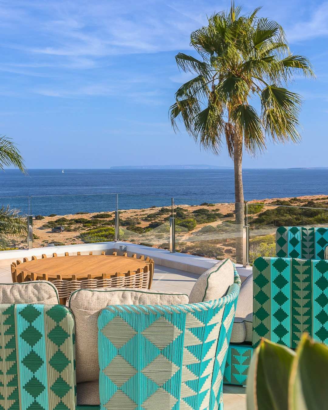 Transform your setting with beach resort furniture, a fusion of style and tranquility.