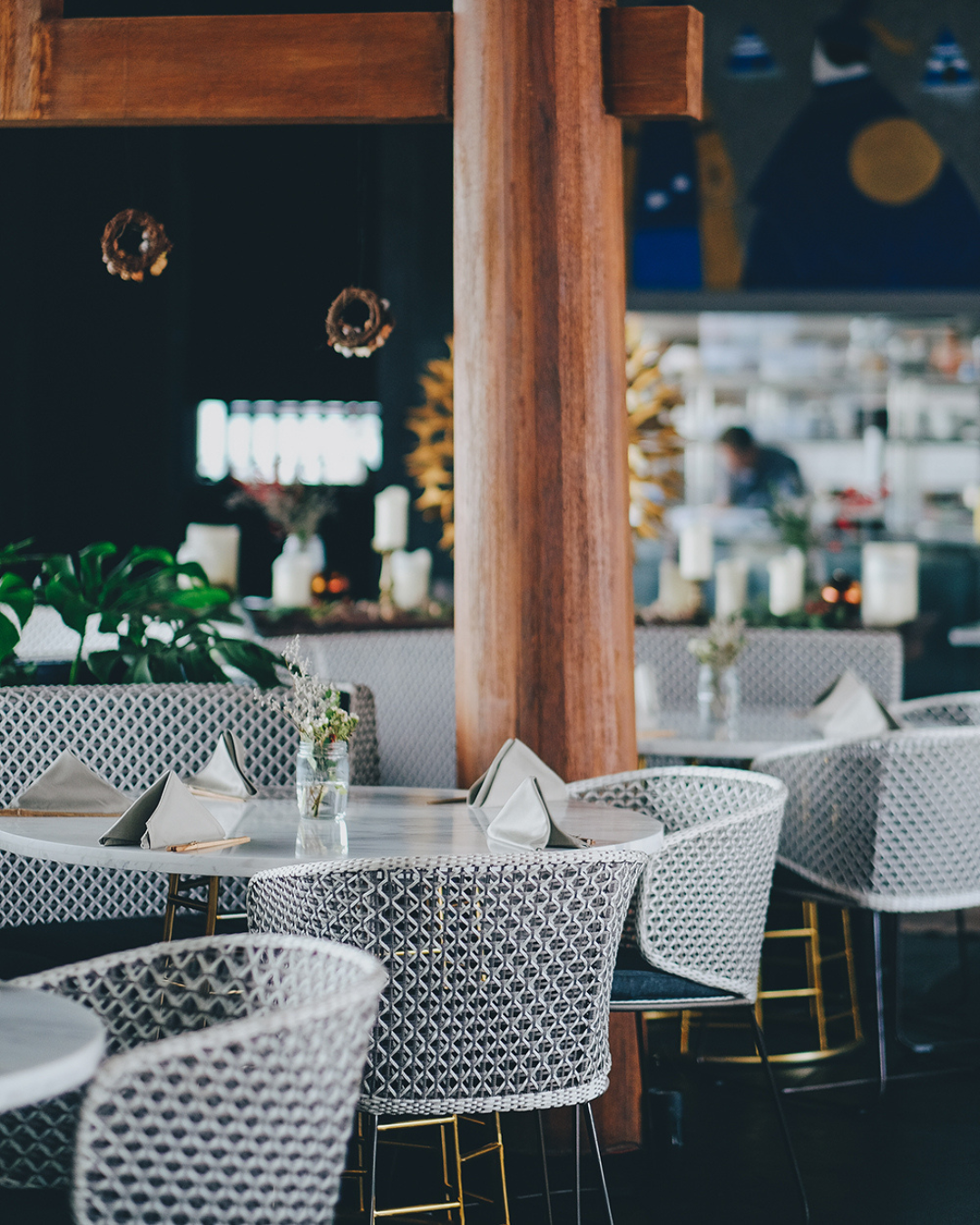 Transform your living area with a trendy and versatile rope furniture set.