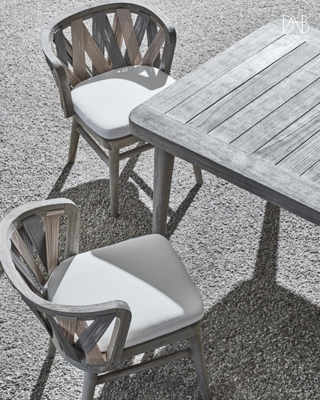 Modern Rope Furniture Trend: Sleek Outdoor Lounge Chairs with Weather-Resistant Rope