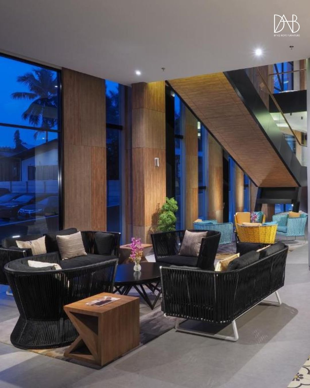 Hotel Interior Design Idea: Luxurious Lobby with Modern Furniture and Elegant Lighting